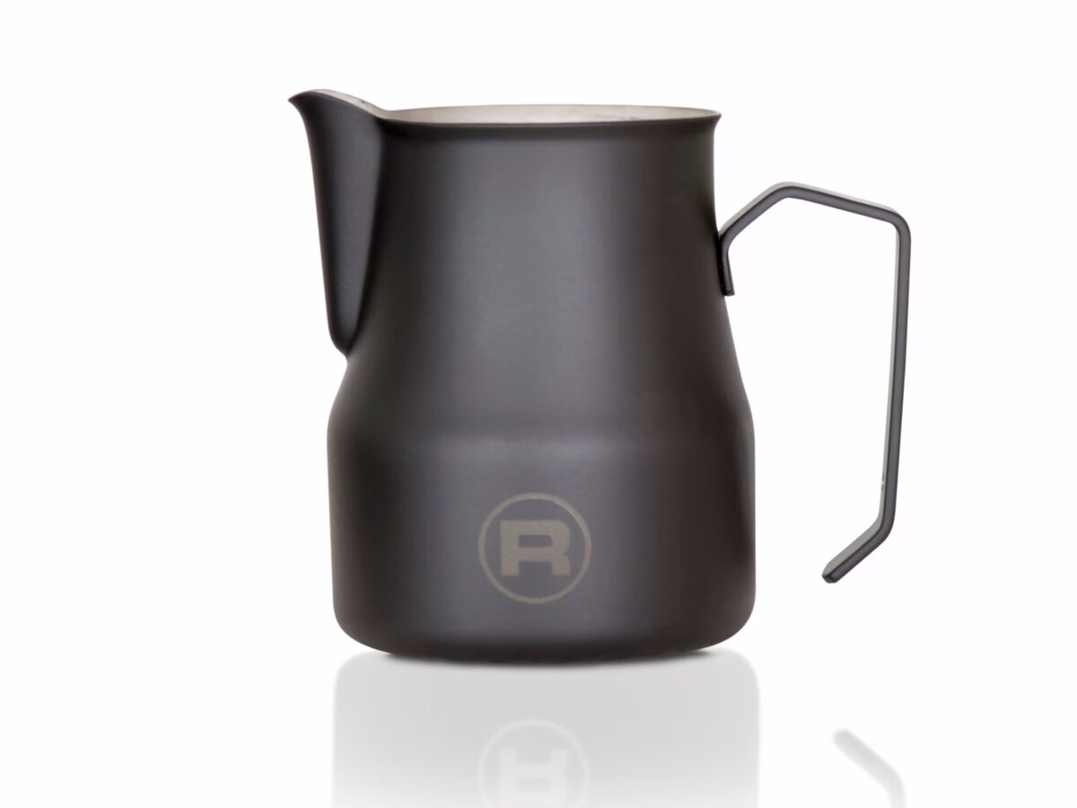 pot de lait noir de côté grand