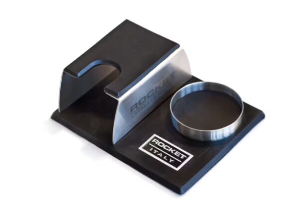 Une station de tassage pour une juste infusion.